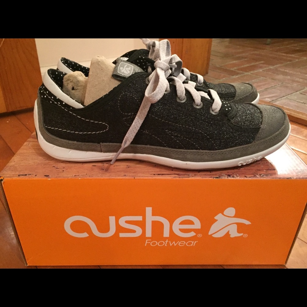 Super cute Cushe casual fashion sneakers